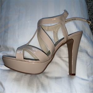 Touch up heels size 7M. Color Nude. Never worn